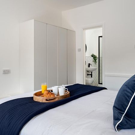 Near Beach, Torquay Heights Modern Apartments, Pet Friendly Room photo