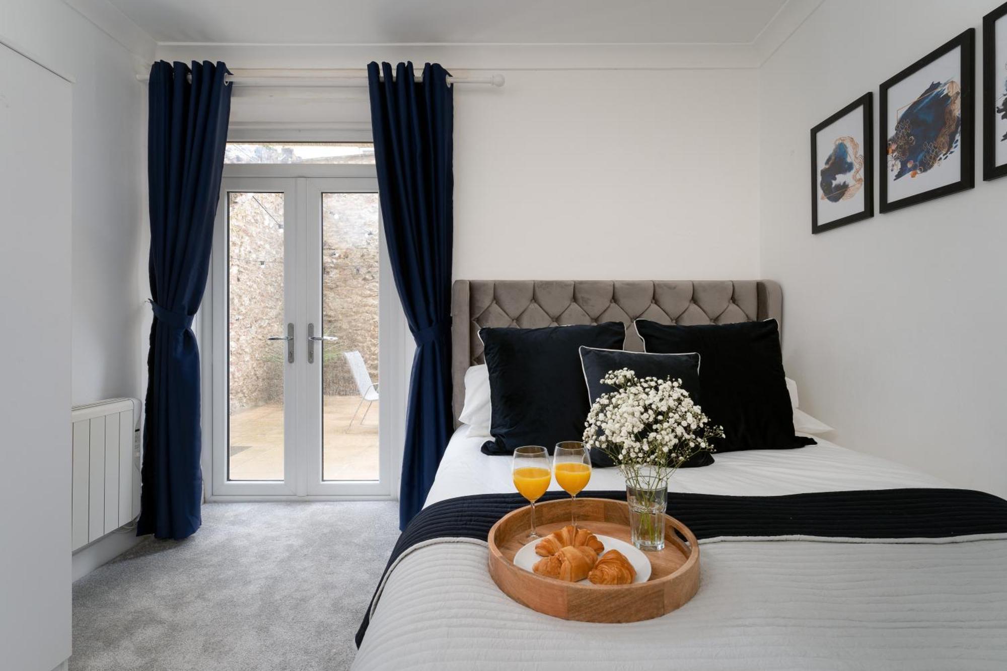 Near Beach, Torquay Heights Modern Apartments, Pet Friendly Room photo